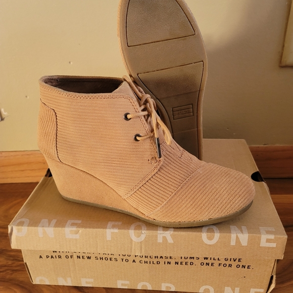 Toms Shoes - Toms women desert suede Kala Tan booties